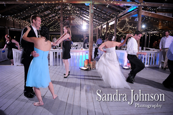 Best Lakeside wedding at Paradise Cove in Orlando, Florida - Wedding photographer - Sandra Johnson (SJFoto.com)